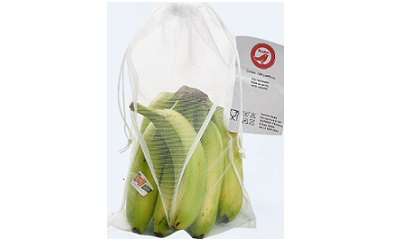 filet en polyester recyclé qui contient des bananes fraiches